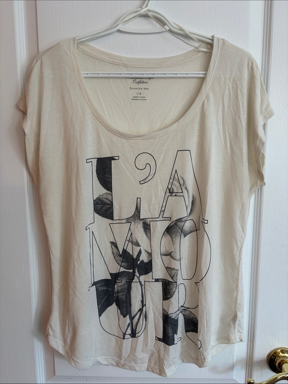 American Eagle Outfitters Women’s Cream Scoop Neck Graphic favorite tee